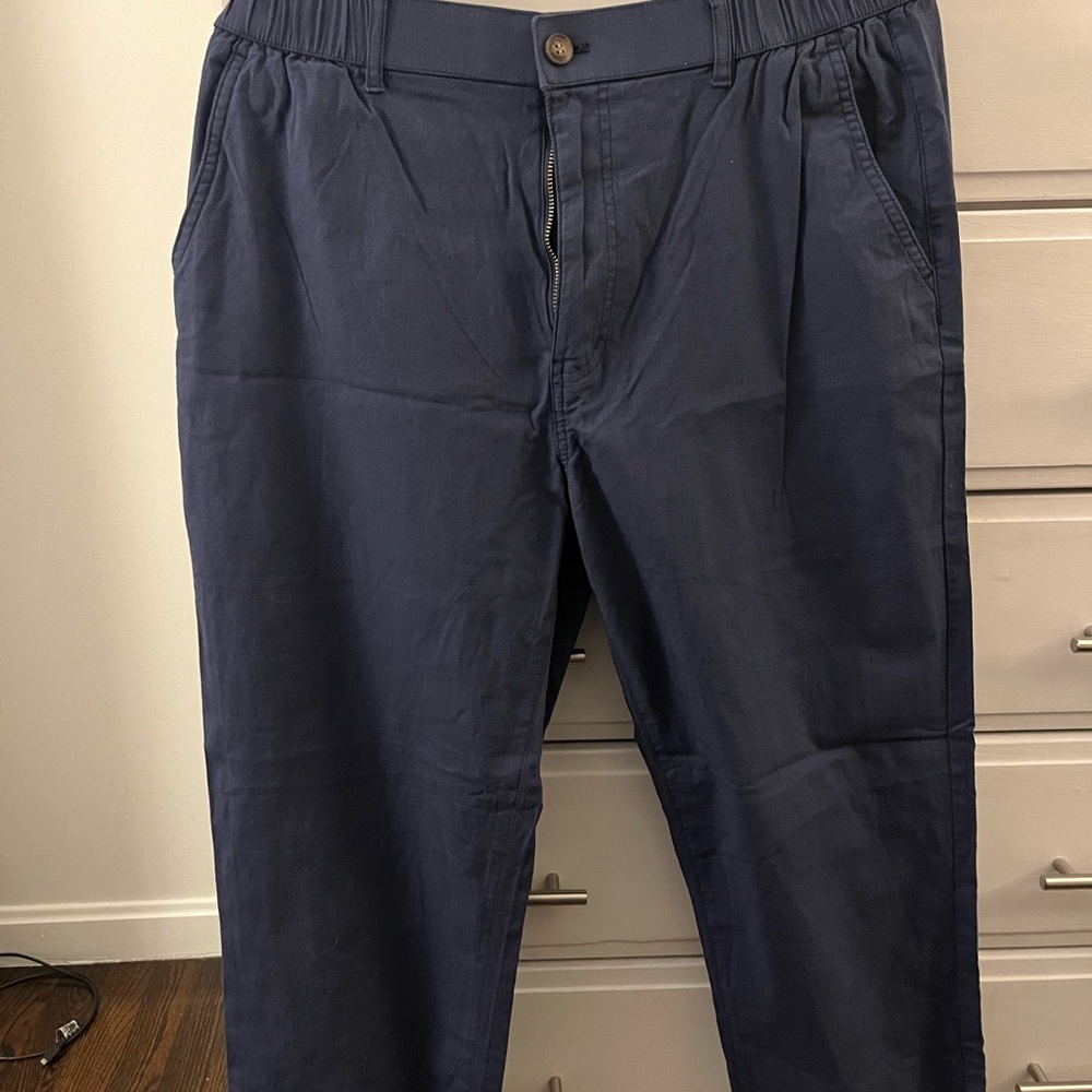 Never worn , elastic waste, great material , comfortable